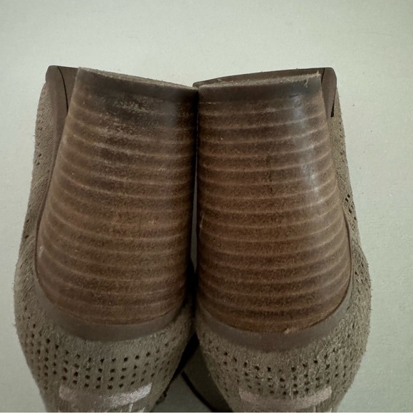 Toms Majorca Taupe Suede Perforated Peep Toe Booties Size 8.5 - Picture 10 of 12